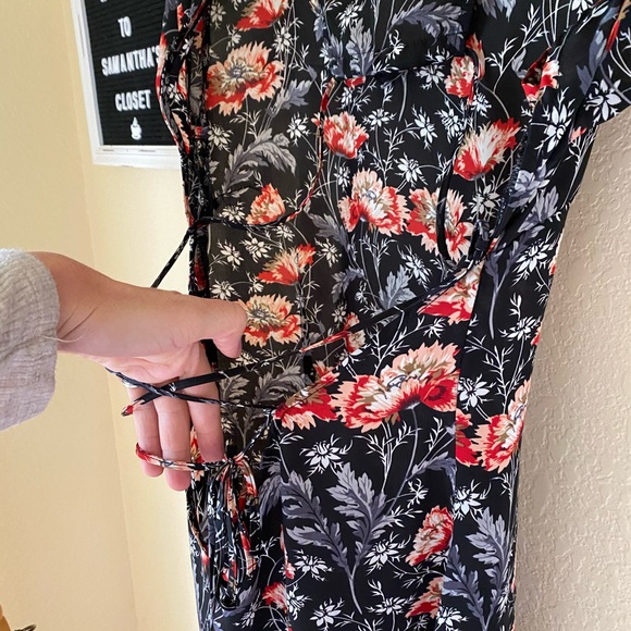 Floral open back dress. - Picture 5 of 11
